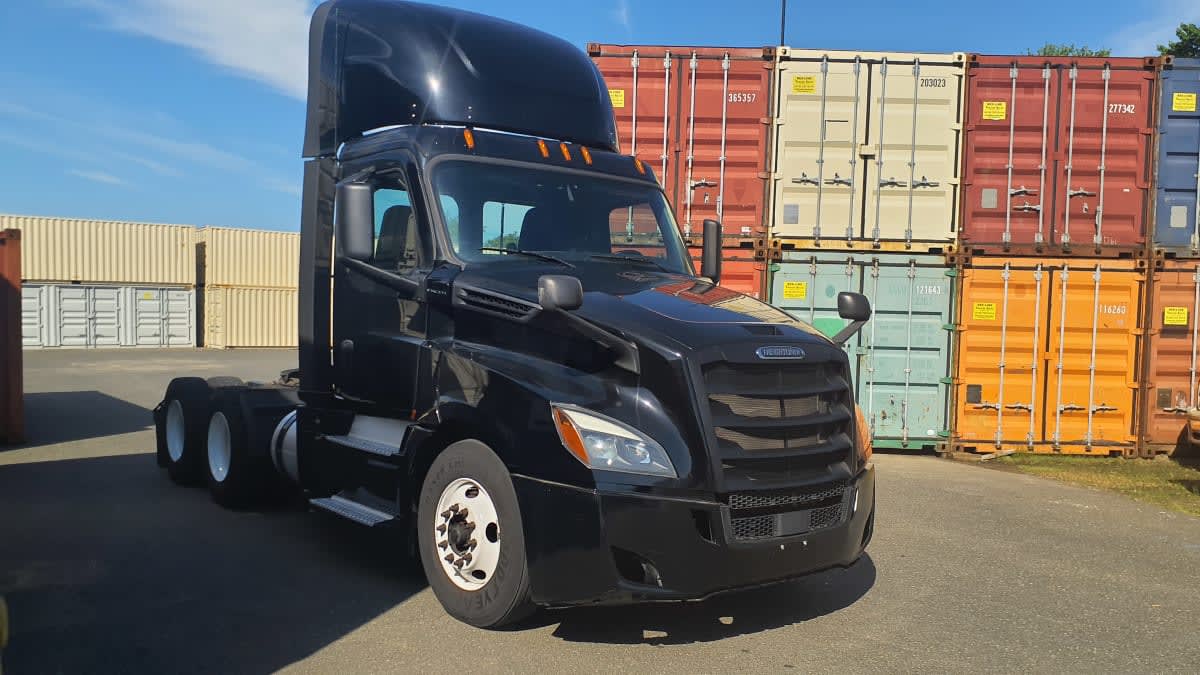 2020 Freightliner Cascadia in Springfield, MA — photo 3