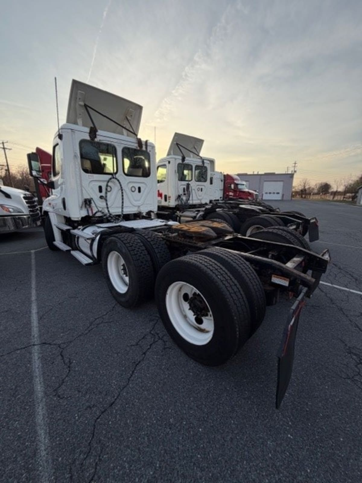 2019 Freightliner Cascadia in Allentown, PA — photo 6