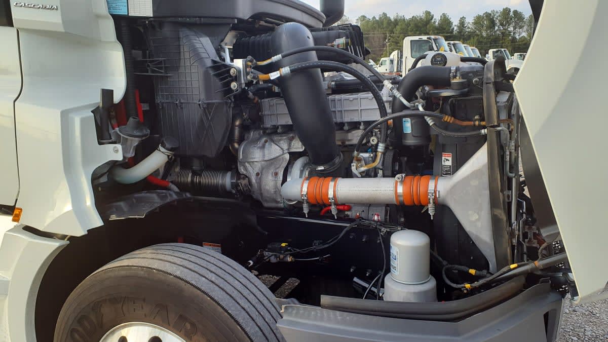 2019 Freightliner Cascadia in Birmingham, AL — photo 9