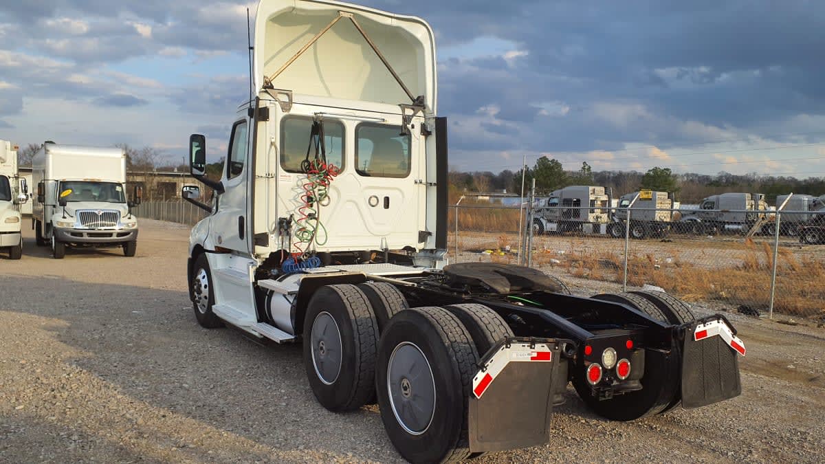2019 Freightliner Cascadia in Birmingham, AL — photo 6