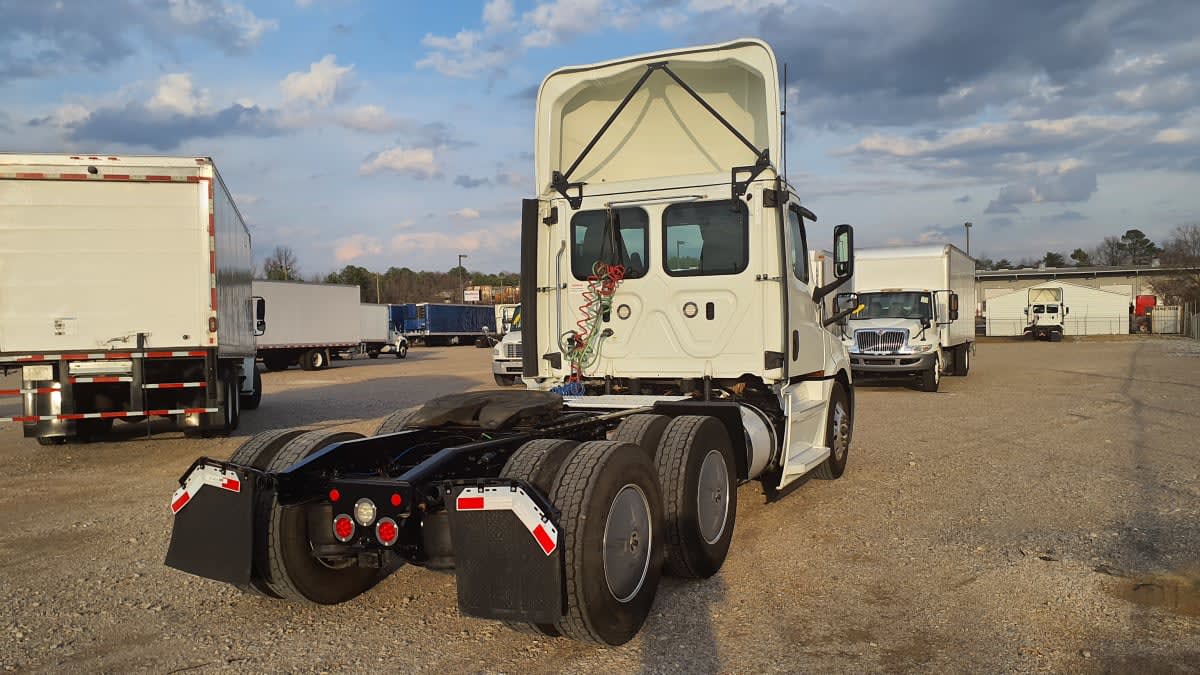 2019 Freightliner Cascadia in Birmingham, AL — photo 4
