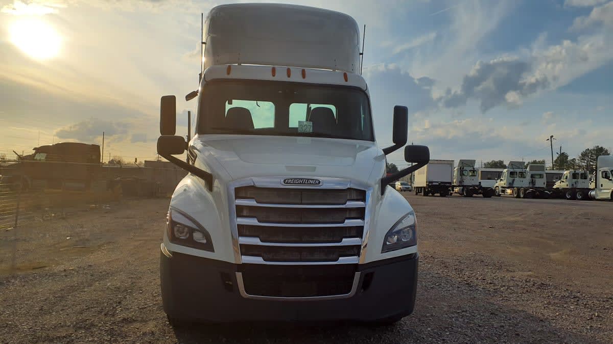 2019 Freightliner Cascadia in Birmingham, AL — photo 2