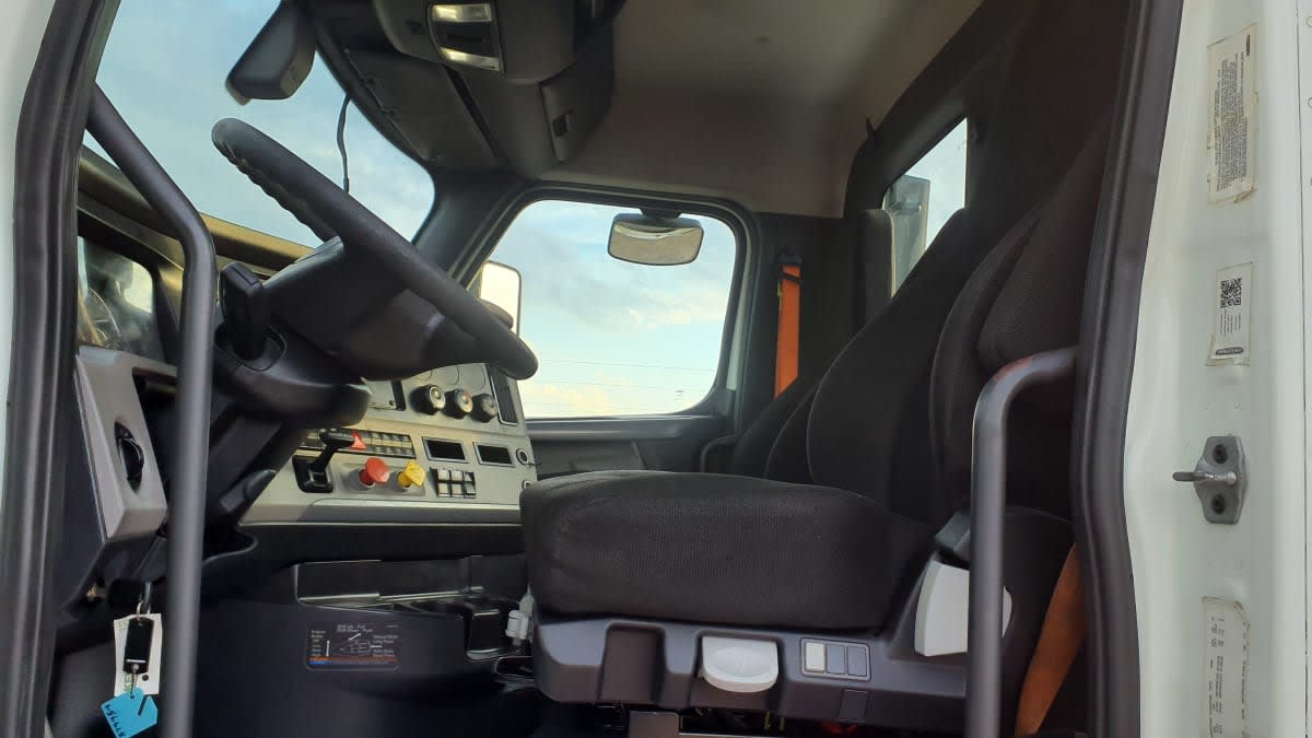 2019 Freightliner Cascadia in Birmingham, AL — photo 7