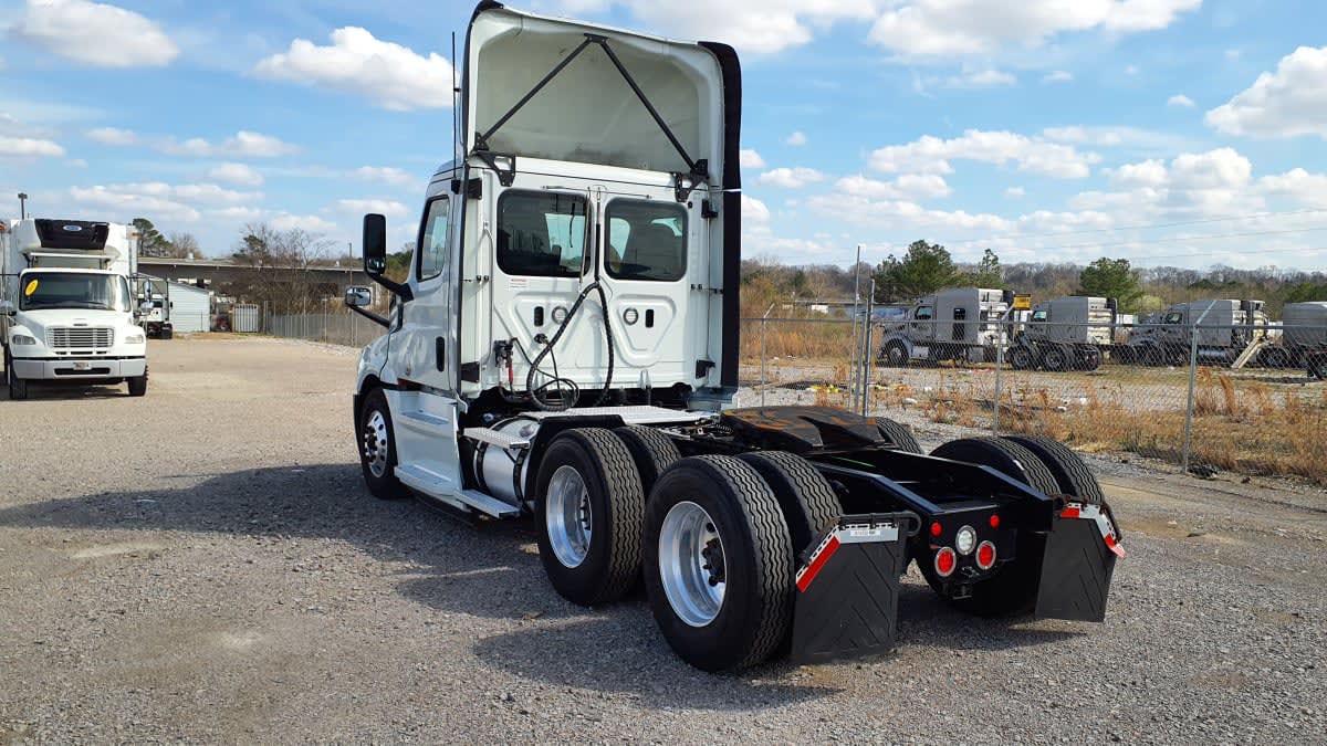 2019 Freightliner Cascadia in Birmingham, AL — photo 6