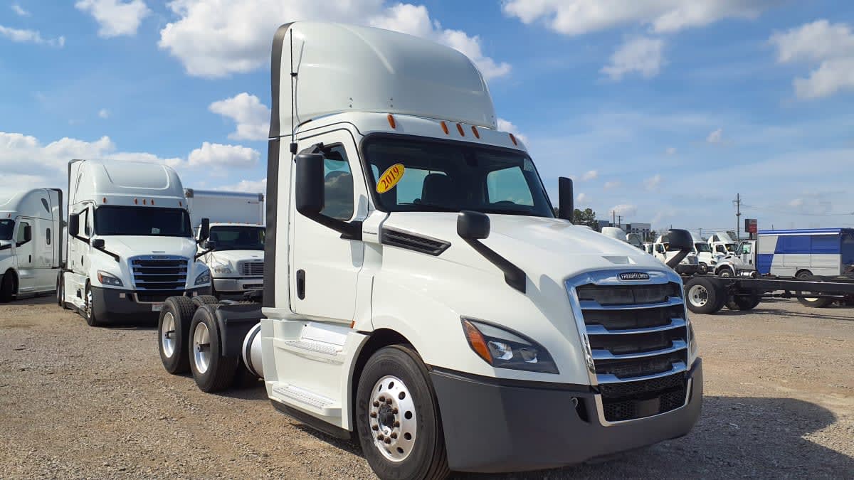 2019 Freightliner Cascadia in Birmingham, AL — photo 3