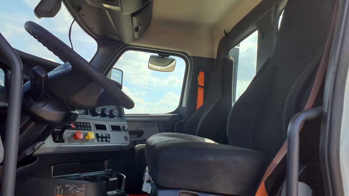 2019 Freightliner Cascadia in Birmingham, AL — photo 7