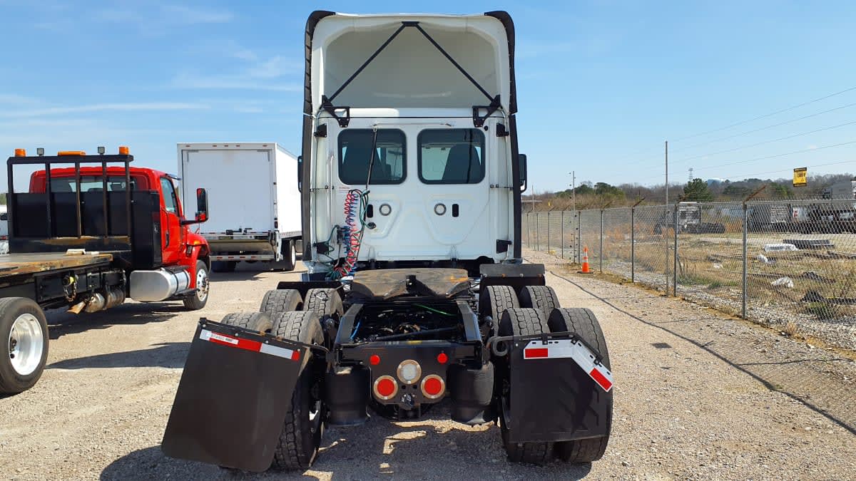 2019 Freightliner Cascadia in Birmingham, AL — photo 5