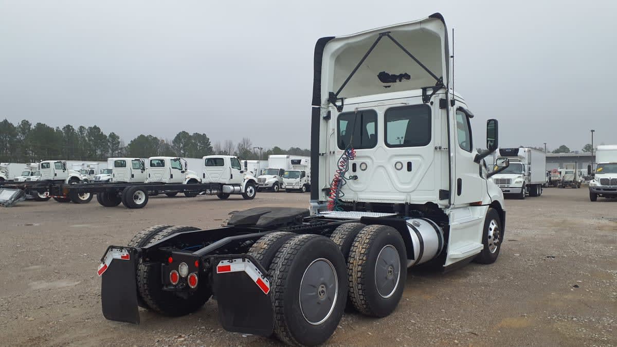 2019 Freightliner Cascadia in Birmingham, AL — photo 4