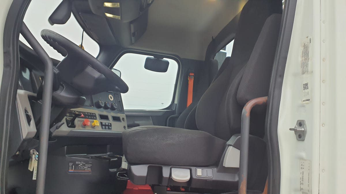 2019 Freightliner Cascadia in Birmingham, AL — photo 7