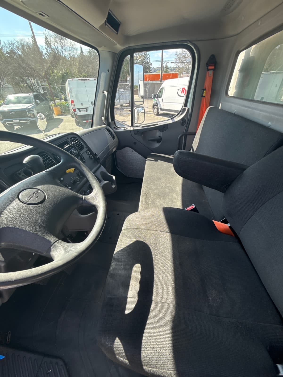 2019 Freightliner M2 106 in Fontana, CA — photo 8