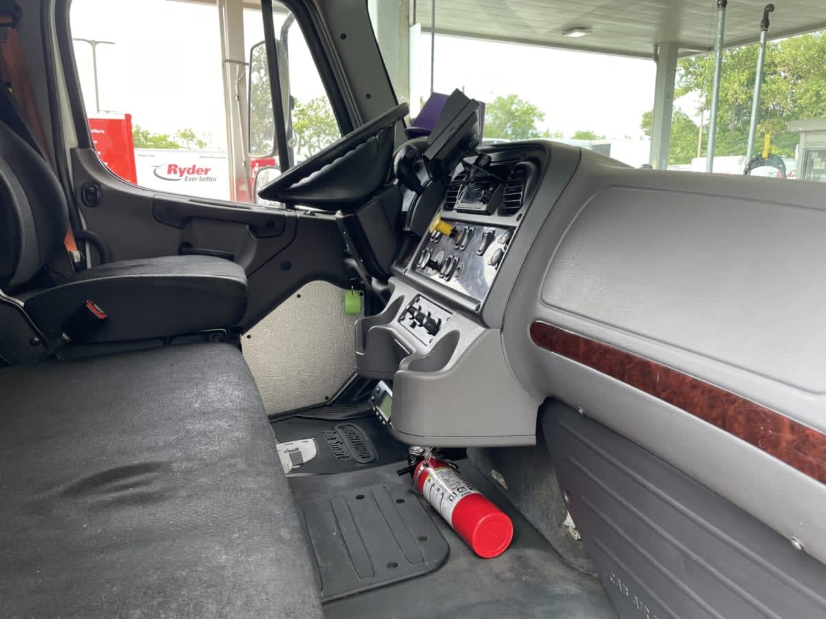 2019 Freightliner M2 106 in Newark, NJ — photo 12