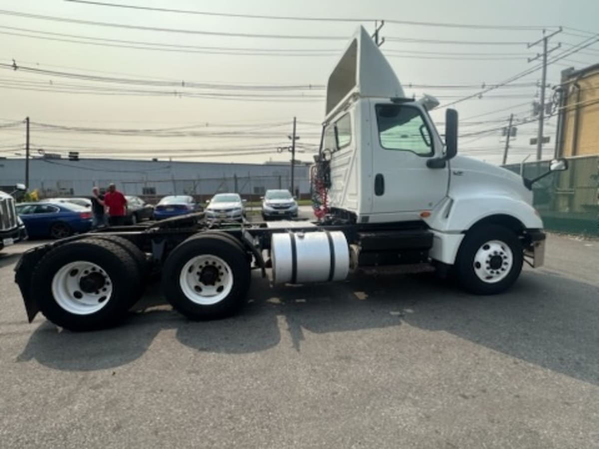 2019 International LT in Newark, NJ — photo 10