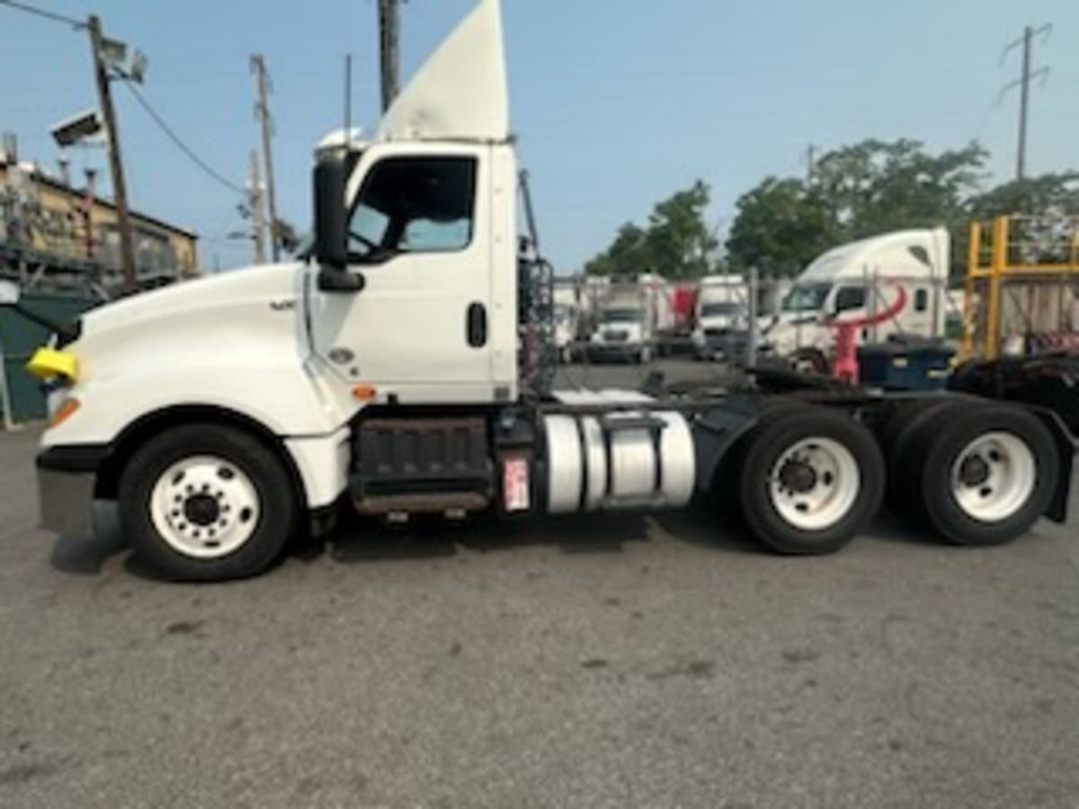 2019 International LT in Newark, NJ — photo 3