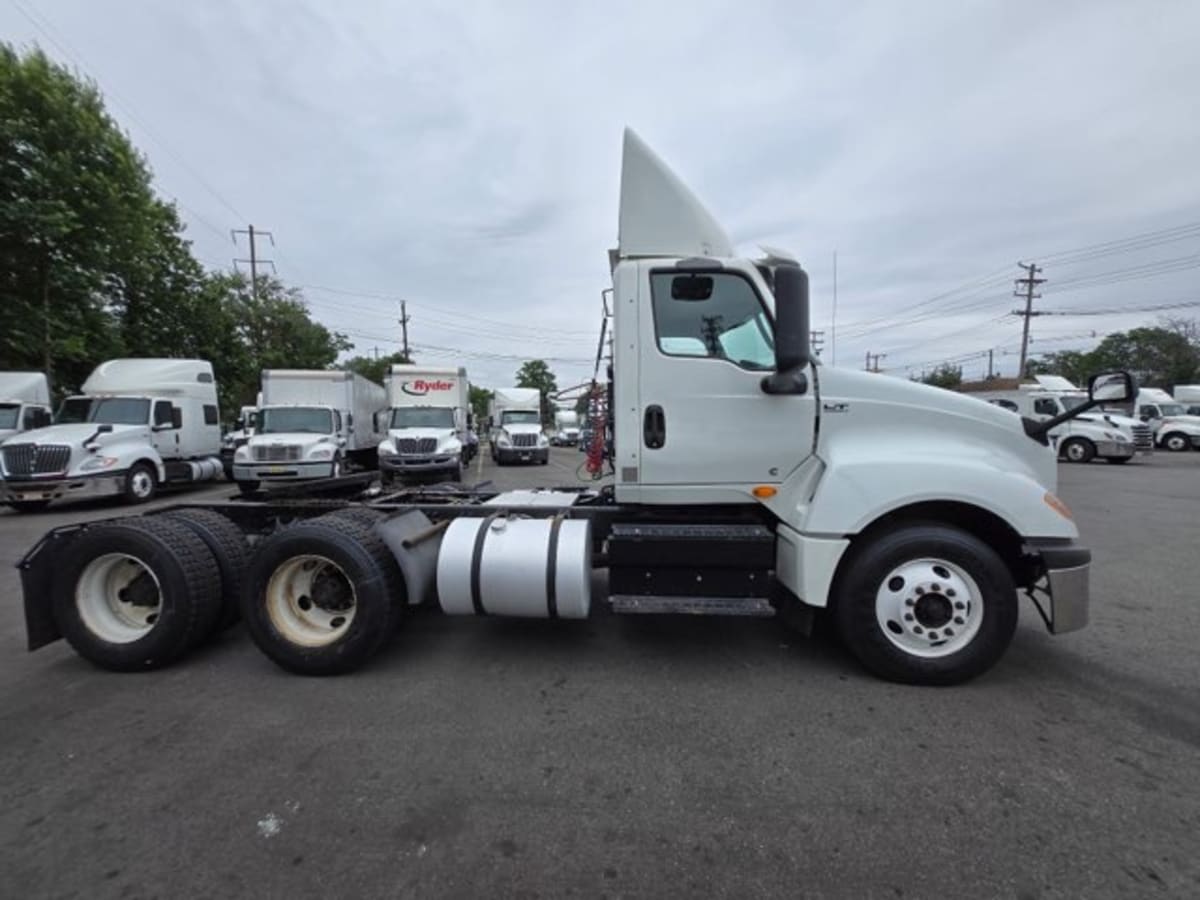 2019 International LT in Newark, NJ — photo 11