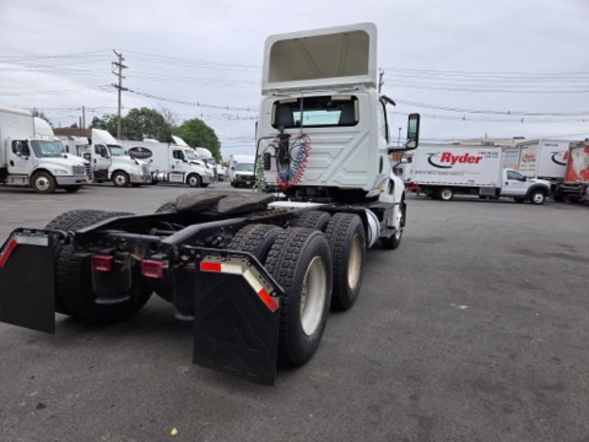 2019 International LT in Newark, NJ — photo 4