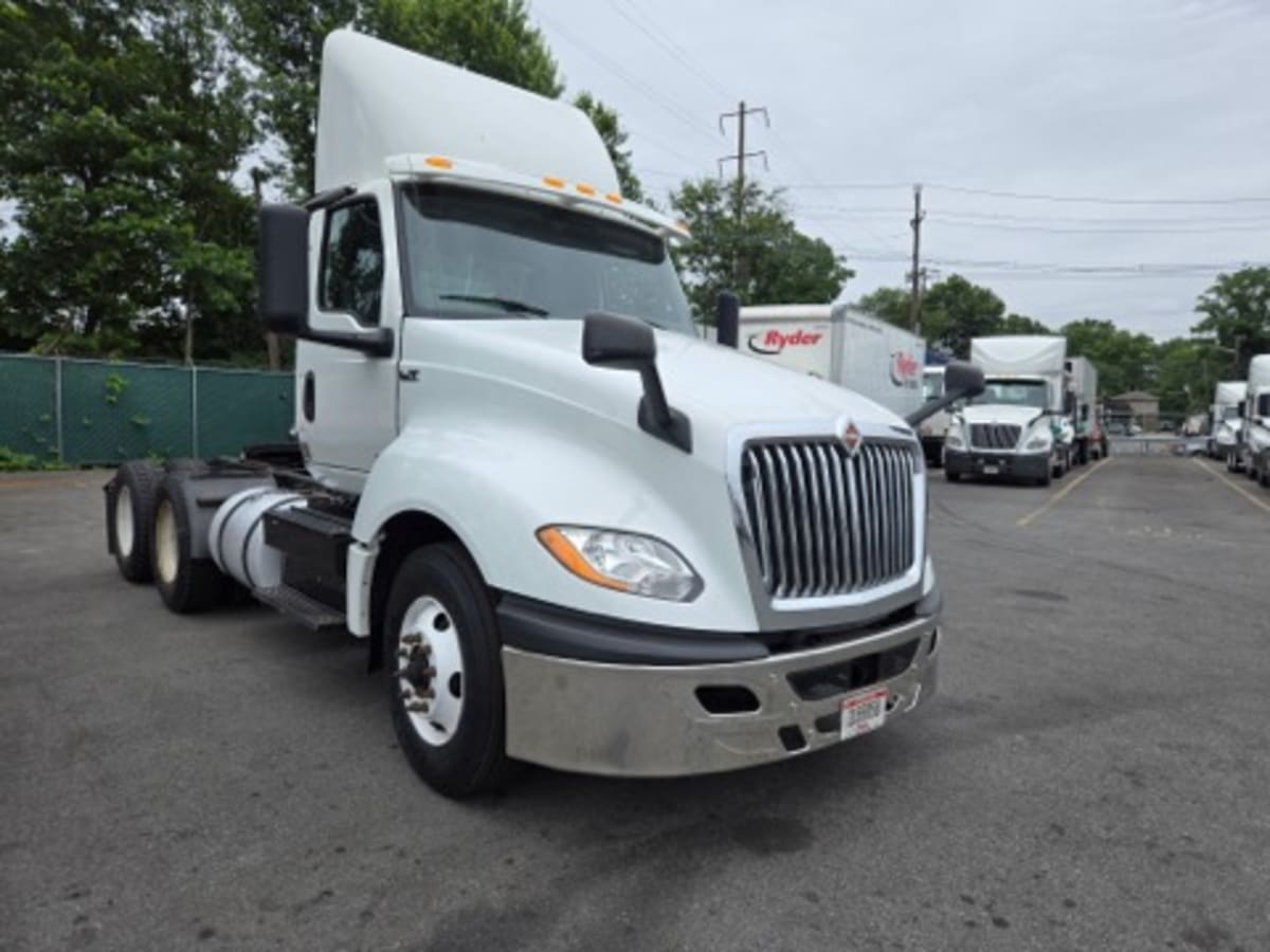2019 International LT in Newark, NJ — photo 3