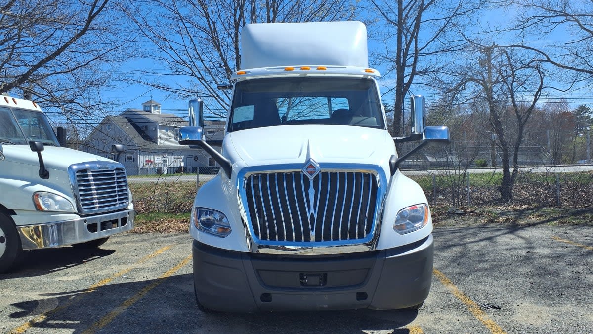 2019 International LT in Salisbury, MA — photo 2