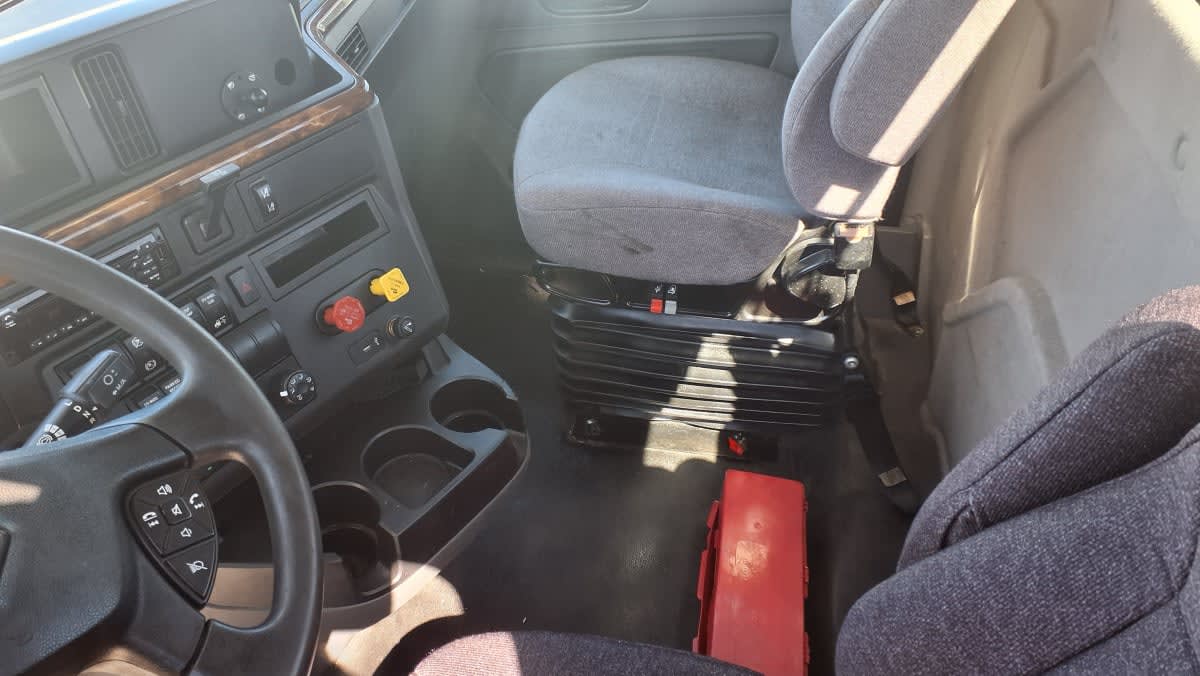 2019 International LT in Salisbury, MA — photo 7