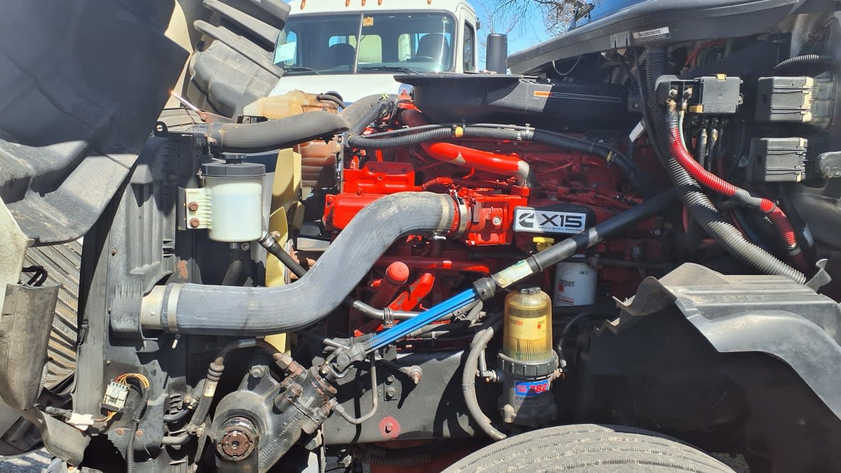 2019 International LT in Salisbury, MA — photo 8