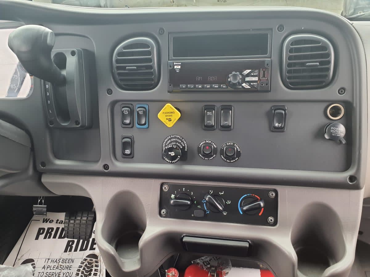 2019 Freightliner M2 106 in Oak Creek, WI — photo 11