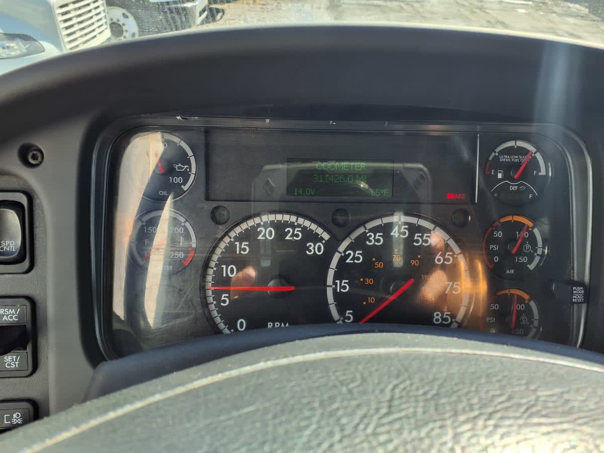 2019 Freightliner M2 106 in Newark, NJ — photo 8