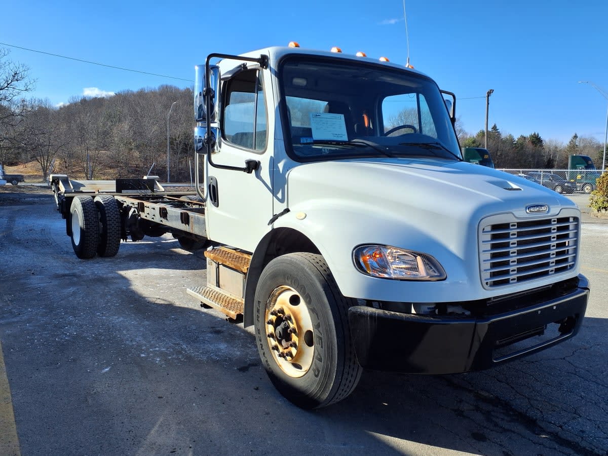 2019 Freightliner M2 106 in Salisbury, MA — photo 3