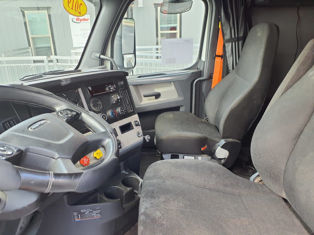 2019 Freightliner Cascadia in Clarksville, IN — photo 7