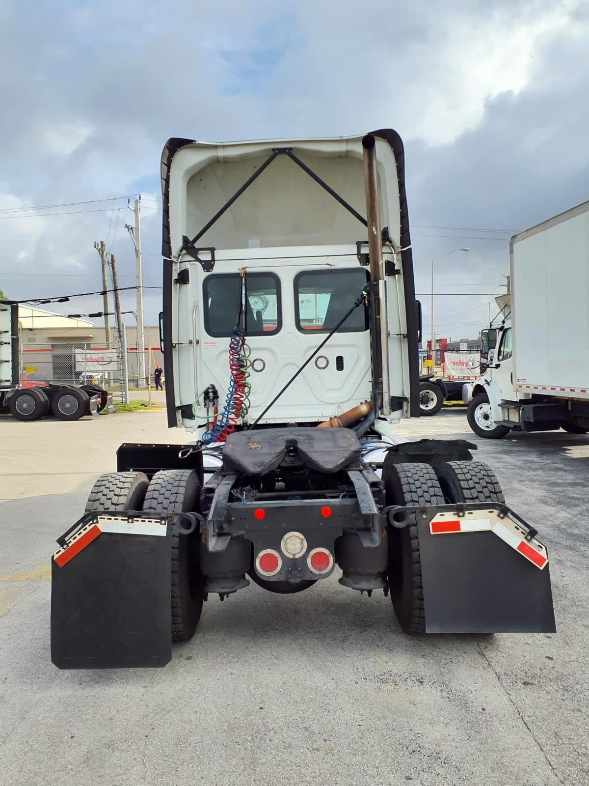 2019 Freightliner Cascadia in Miami, FL — photo 5