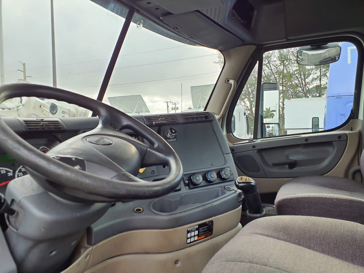 2019 Freightliner Cascadia in Miami, FL — photo 7
