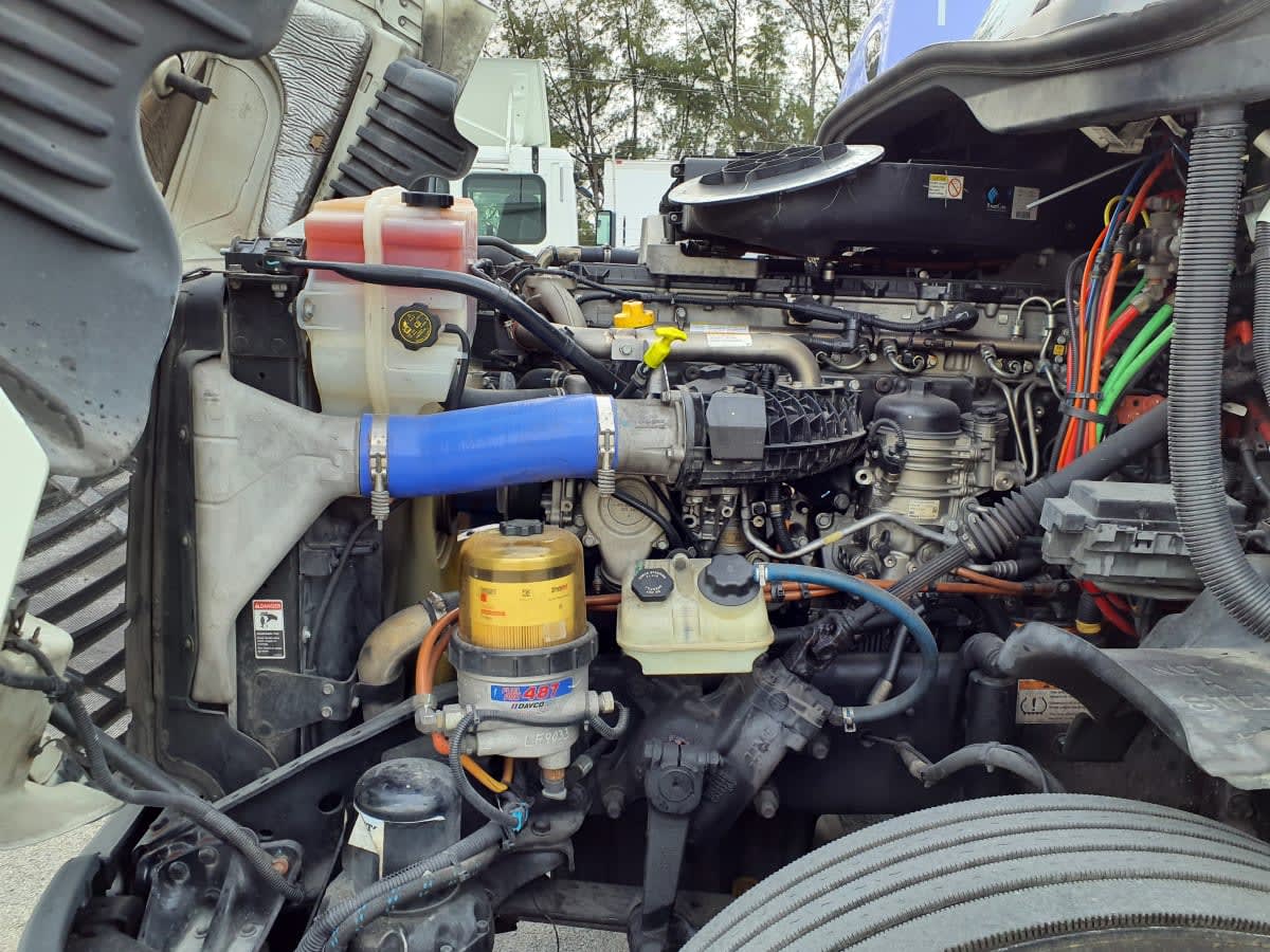 2019 Freightliner Cascadia in Miami, FL — photo 8