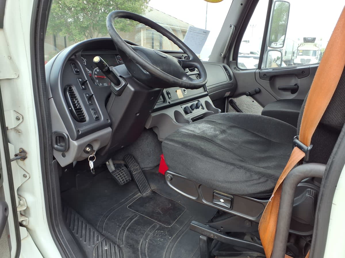 2019 Freightliner M2 106 in Houston, TX — photo 8