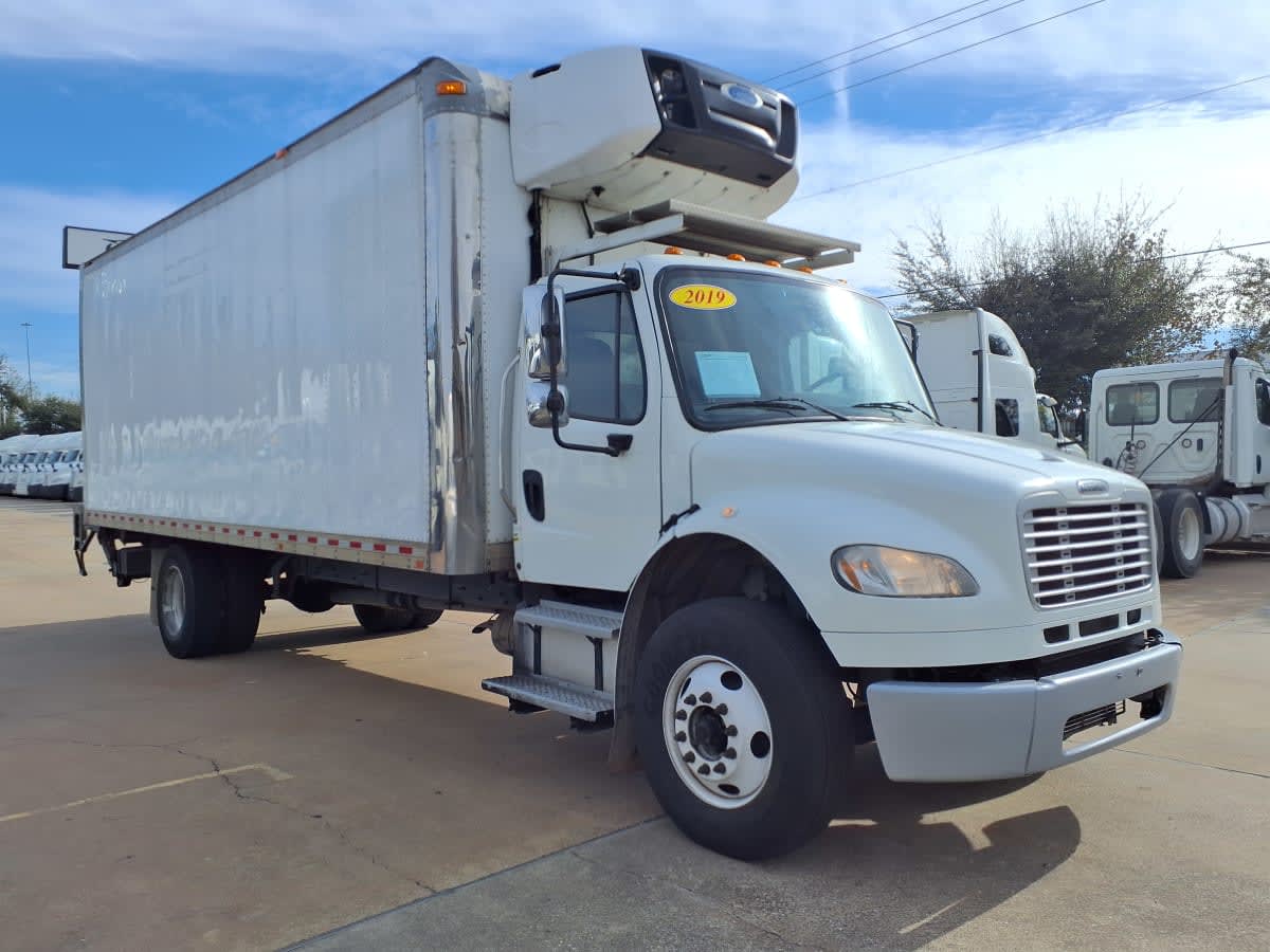 2019 Freightliner M2 106 in Houston, TX — photo 3