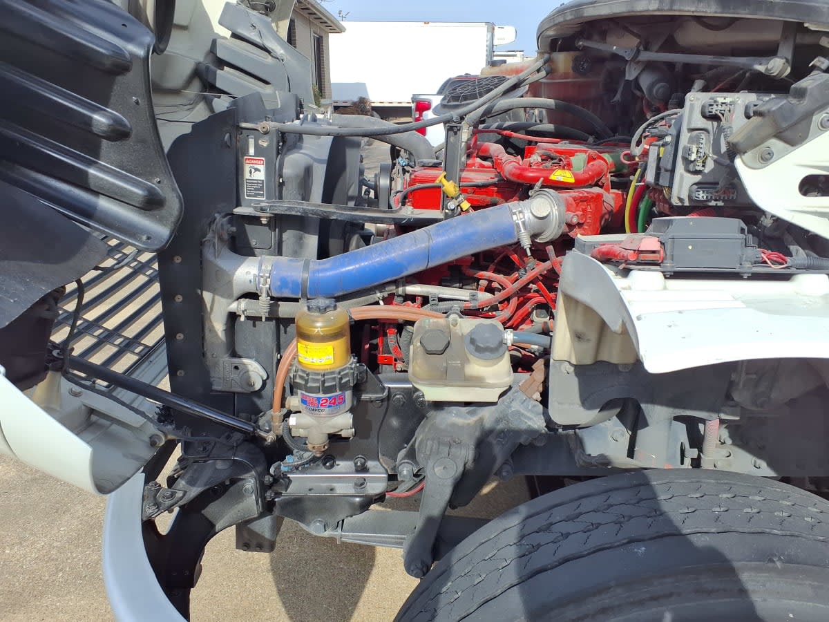 2019 Freightliner M2 106 in Houston, TX — photo 10