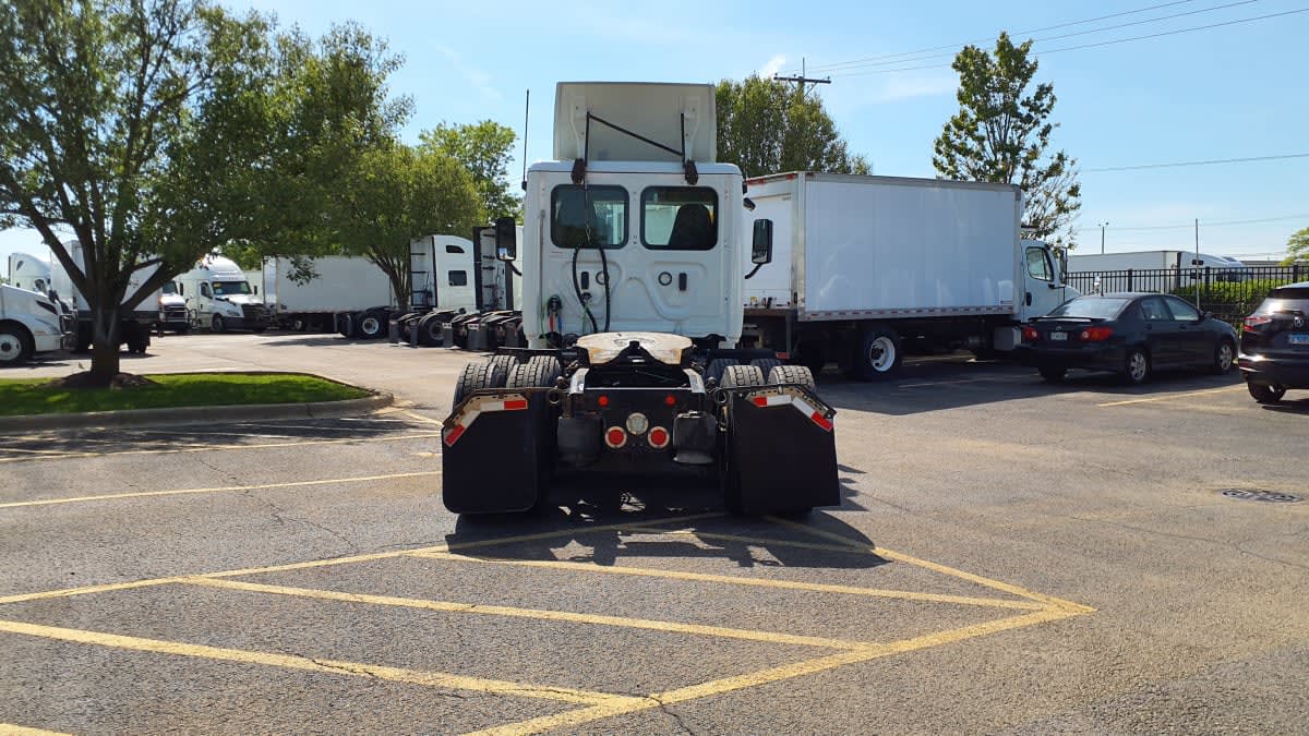 2020 Freightliner Cascadia in Bolingbrook, IL — photo 5