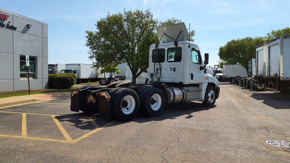 2020 Freightliner Cascadia in Bolingbrook, IL — photo 4
