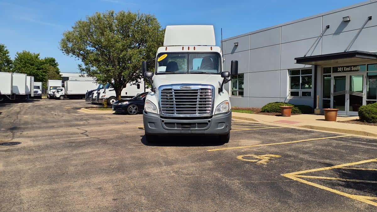 2020 Freightliner Cascadia in Bolingbrook, IL — photo 2