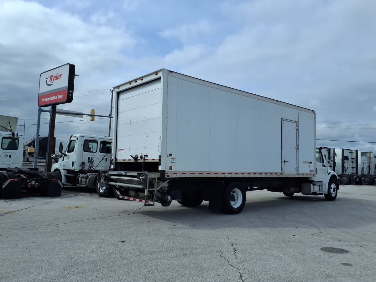 2019 Freightliner M2 106 in Fort Worth, TX — photo 4