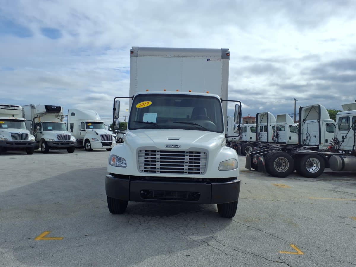 2019 Freightliner M2 106 in Fort Worth, TX — photo 2