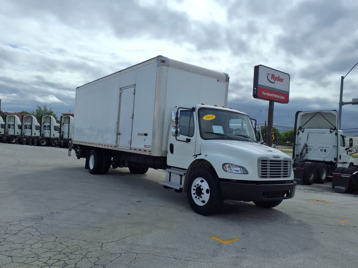 2019 Freightliner M2 106 in Fort Worth, TX — photo 3