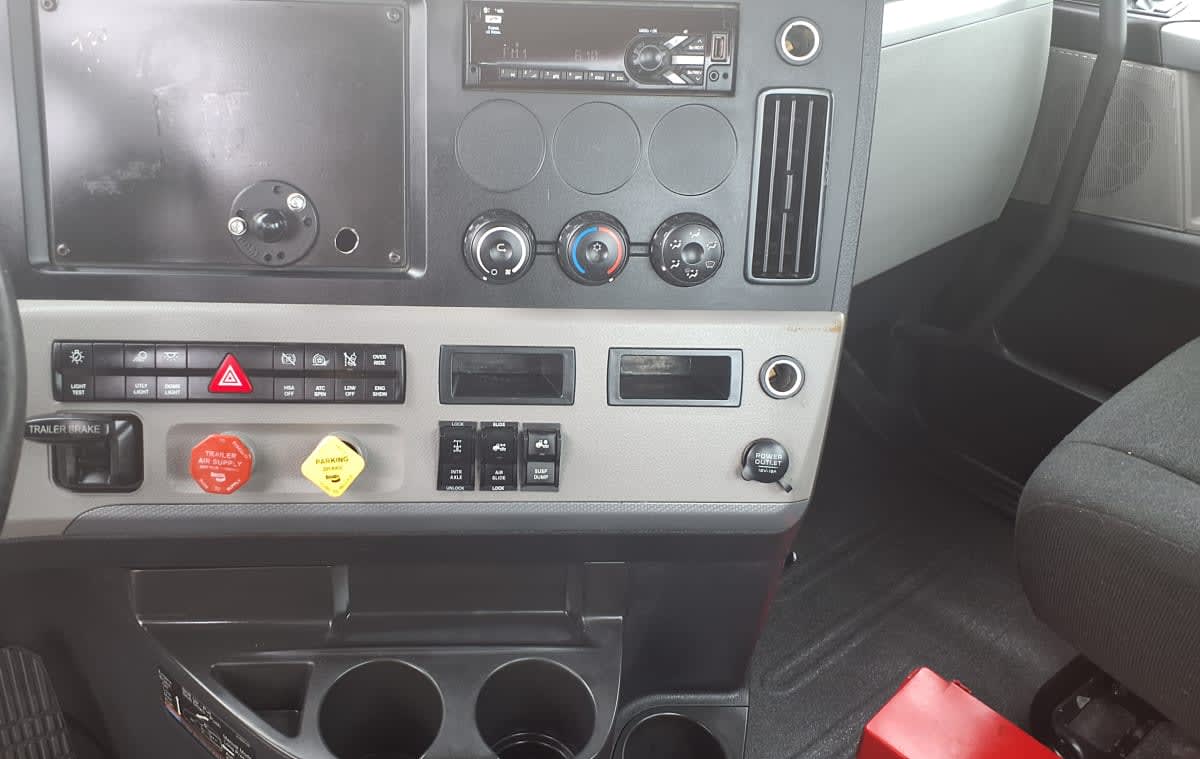 2020 Freightliner Cascadia in Memphis, TN — photo 10
