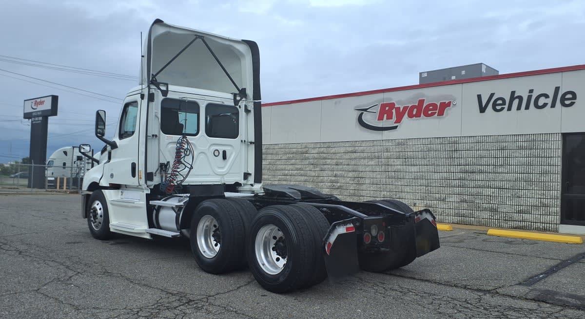 2020 Freightliner Cascadia in Memphis, TN — photo 6