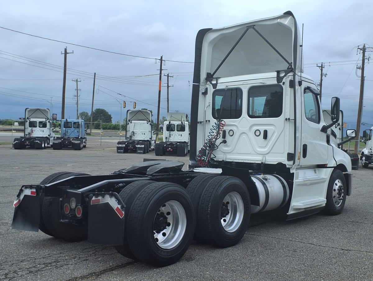 2020 Freightliner Cascadia in Memphis, TN — photo 4