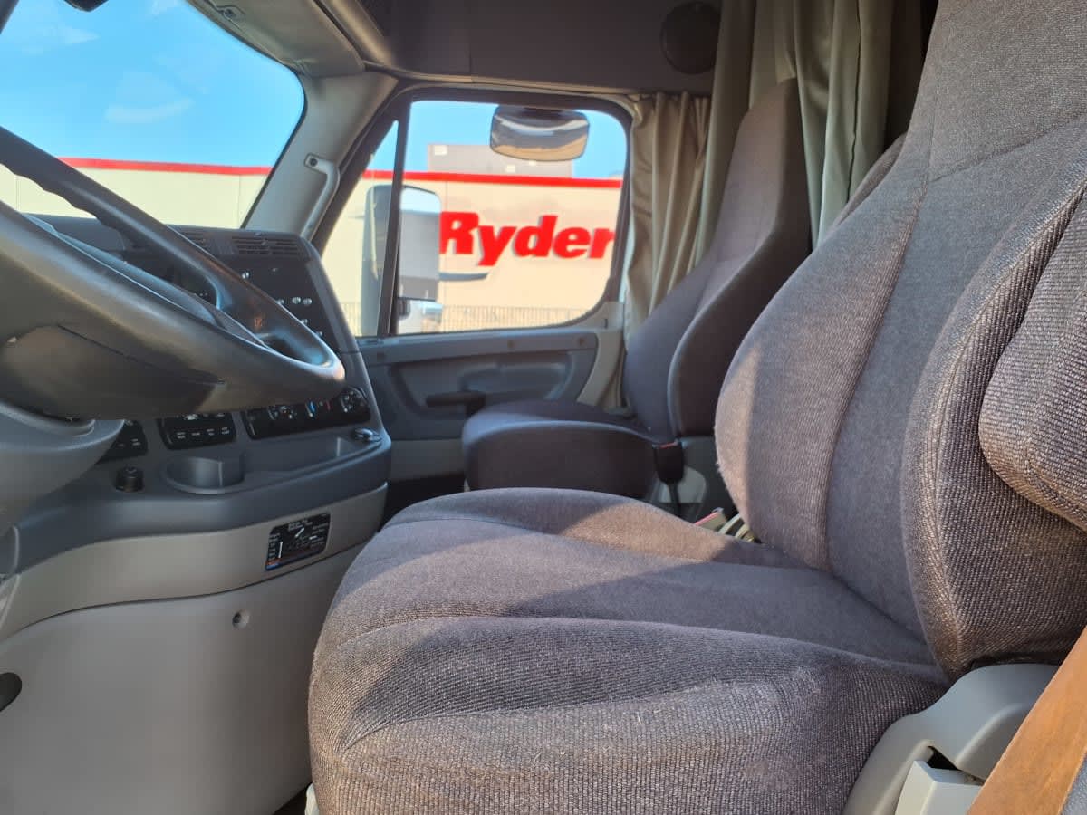 2020 Freightliner Cascadia in Memphis, TN — photo 14