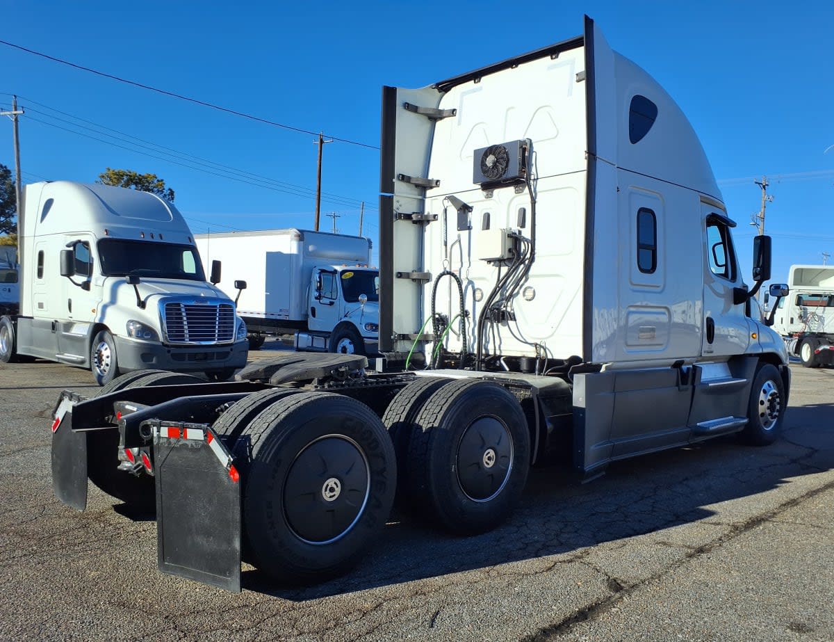 2020 Freightliner Cascadia in Memphis, TN — photo 4