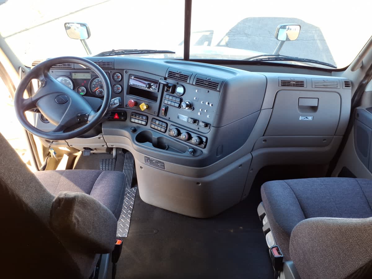 2020 Freightliner Cascadia in Memphis, TN — photo 7