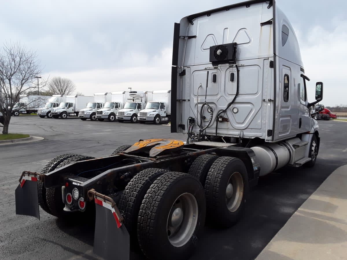2020 Freightliner Cascadia in Altoona, IA — photo 4