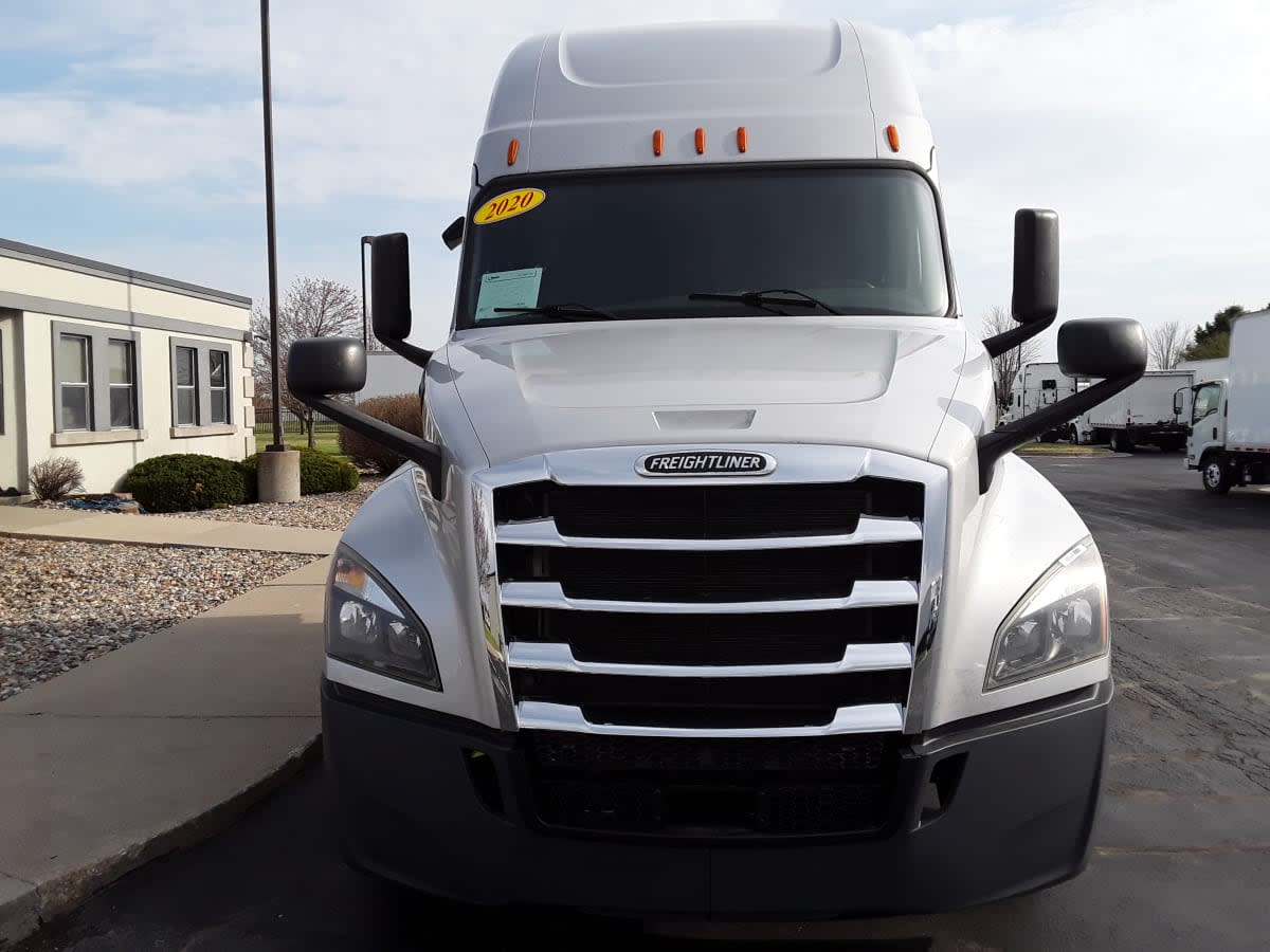 2020 Freightliner Cascadia in Altoona, IA — photo 2