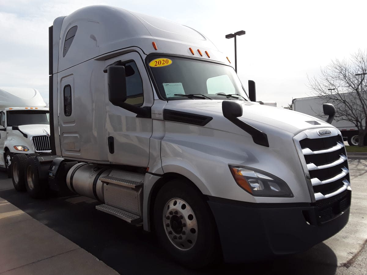 2020 Freightliner Cascadia in Altoona, IA — photo 3
