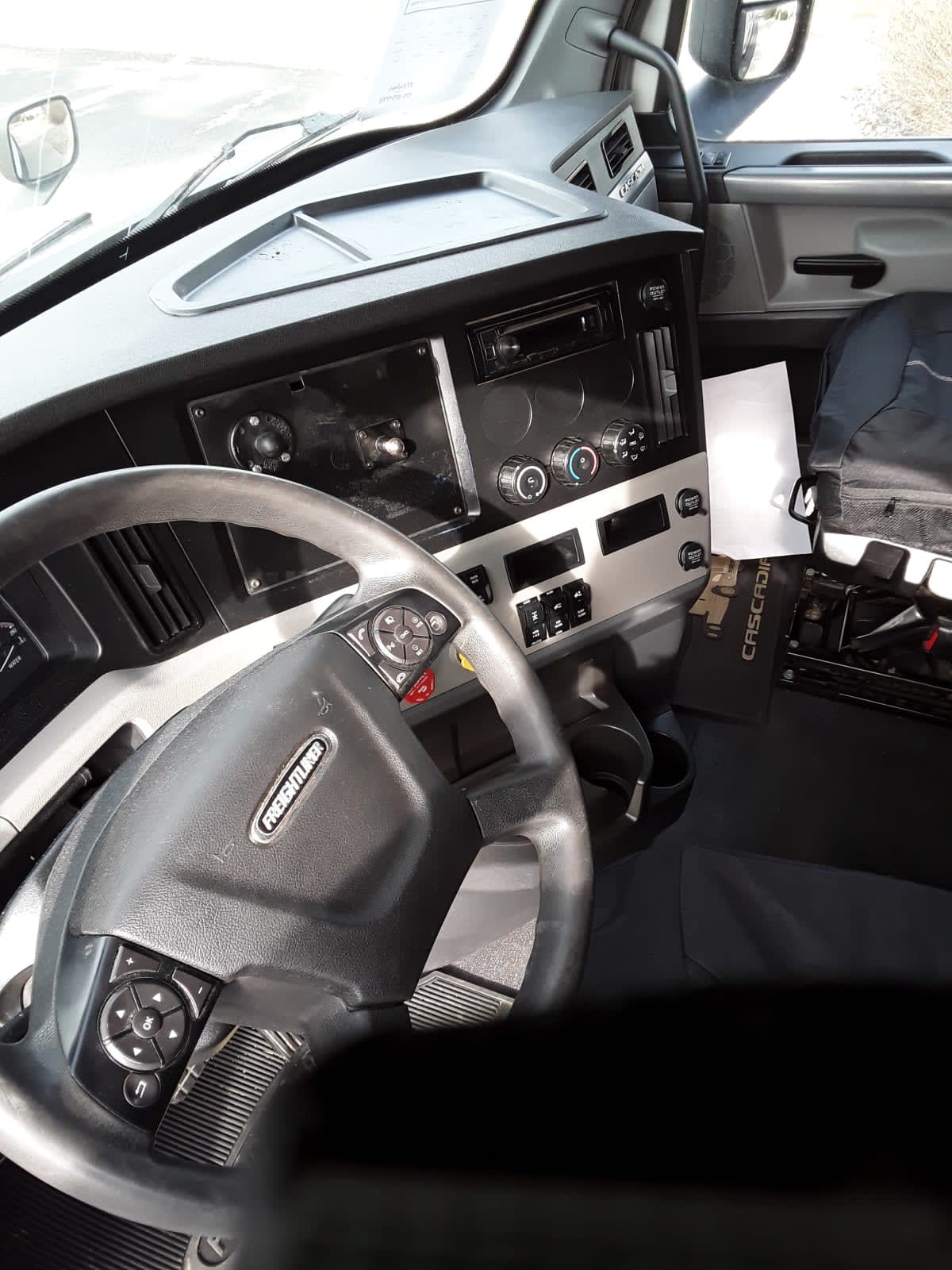 2020 Freightliner Cascadia in Altoona, IA — photo 7