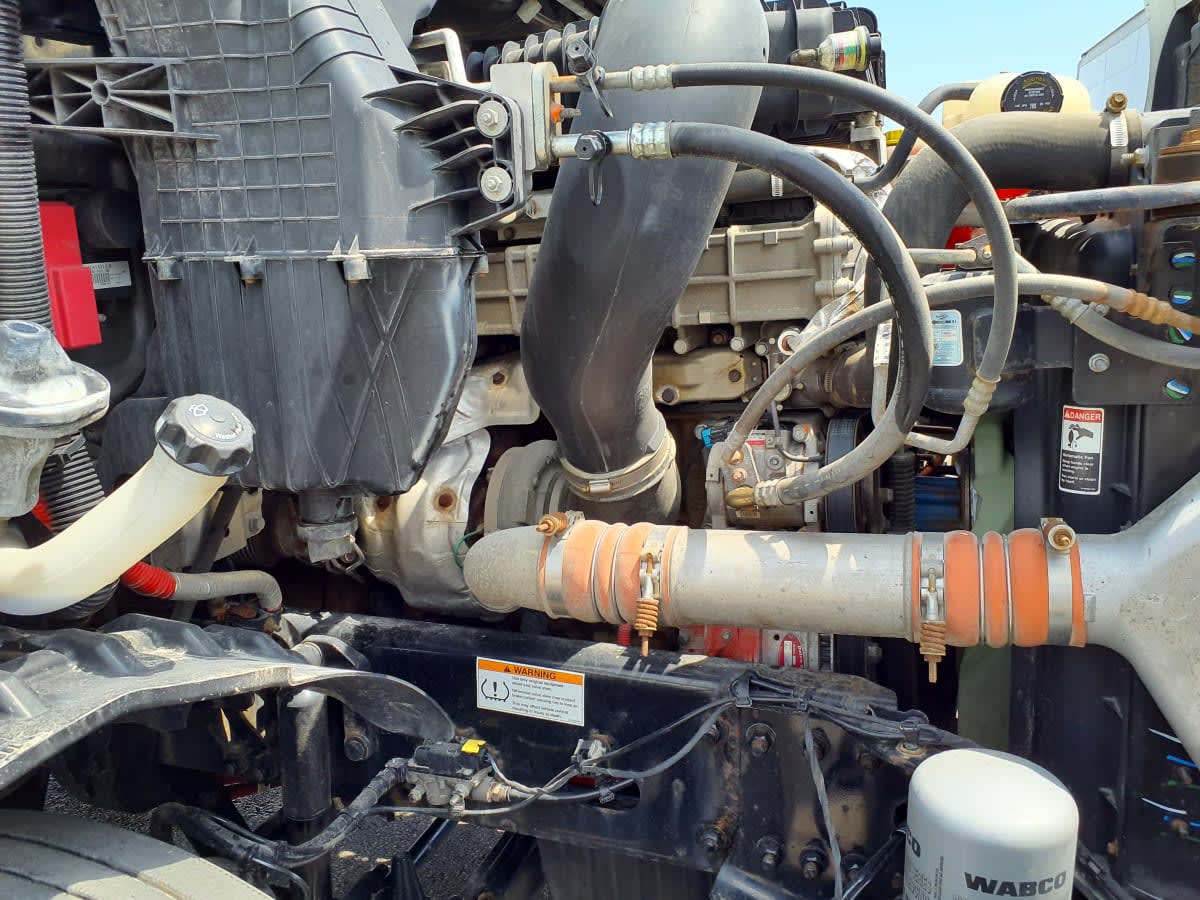 2019 Freightliner Cascadia in Oak Creek, WI — photo 11